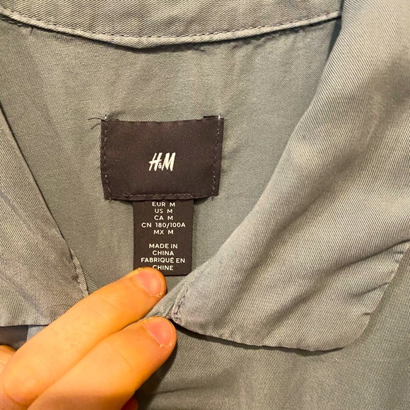 H&M Light Green T shirt Button down - Picture 2 of 2